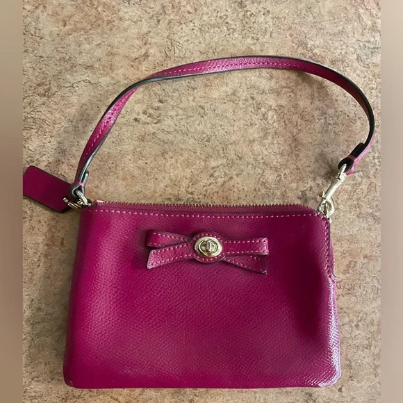 Cute little coach wallet with bow in front - Picture 1 of 5